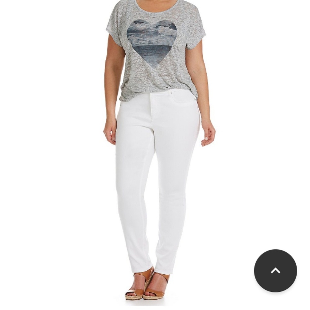 TWO by Vince Camuto white skinny jeans denim